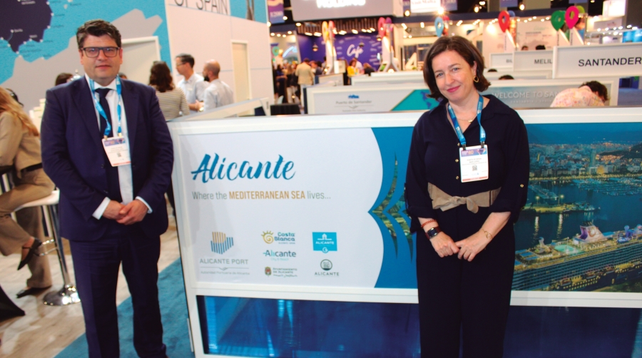 David José Nadal, jefe de Desarrollo de Negocio de Alicante Port; y Mar López, jefa de Marketing Digital y Proyectos de Costa Blanca. Foto M.V.