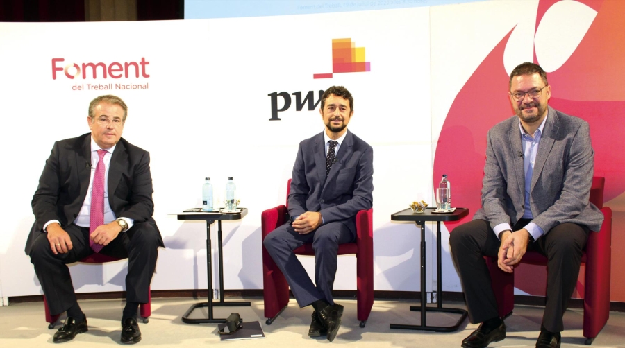 Ignacio Marull, socio responsable de PwC en Catalunya; Damià Calvet, presidente de la Autoridad Portuaria de Barcelona, y Lluís Moreno, vicepresidente de Foment del Treball. Foto Leila Escrihuela.