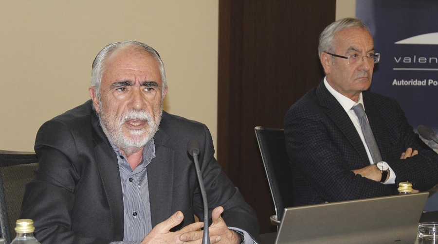 Francesc Sánchez, presidente de la Fundación Valenciaport y subdirector de Transformación Digital e Innovación de la Autoridad Portuaria de Valencia, junto al jefe de Innovación de Puertos del Estado, José Llorca. Foto J.C.P.