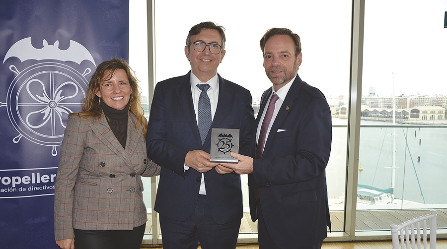 Yolanda Atiénzar Tesorera de Propeller Valencia, Vicente Lafuente, presidente de la CEV y Alfredo Soler, presidente de Propeller Valencia.