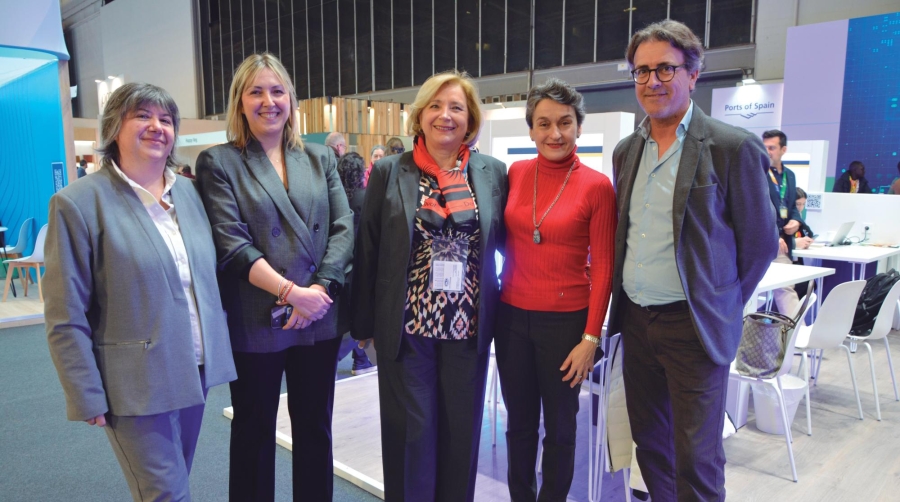 Sampa Ruiz, Reefer Inside Sales &amp; Customer de Grupo Raminatrans; Cristina Rodríguez, jefa de la División de Contenedores y Cargadores de Valenciaport; Antonia Giménez, Reefer Manager de Raminatrans; Mar Chao, presidenta de Valenciaport; y José Vicente Pérez, Pricing Reefer Raminatrans. Foto J.C.P.