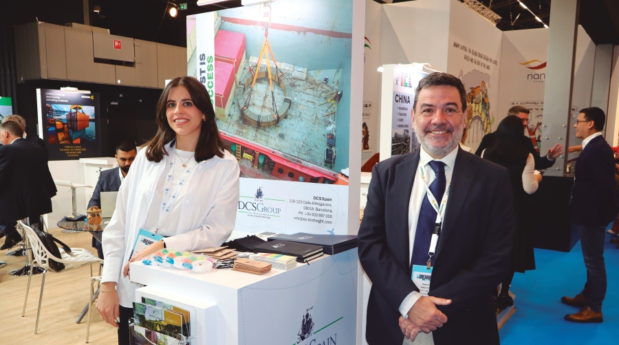 Mariló Molina, del Departamento de Proyectos, y Franco Ribechini, Shipping &amp; Charter Manager de Del Corona &amp; Scardigli Spain. Foto J.P.