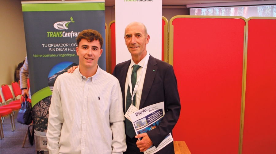 Javier Apellániz, gerente de Transcanfranc, con su hijo Diego. Foto J.P.