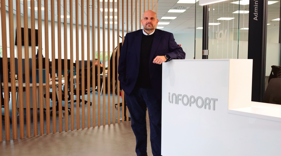 Carlos García, director comercial de Infoport en las instalaciones de la compañía. Foto R. T.