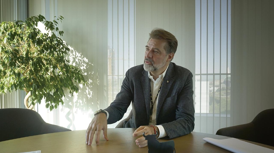 Ignacio Ballester, subdirector de Medlog Spain Logistic, atiende a Diario del Puerto