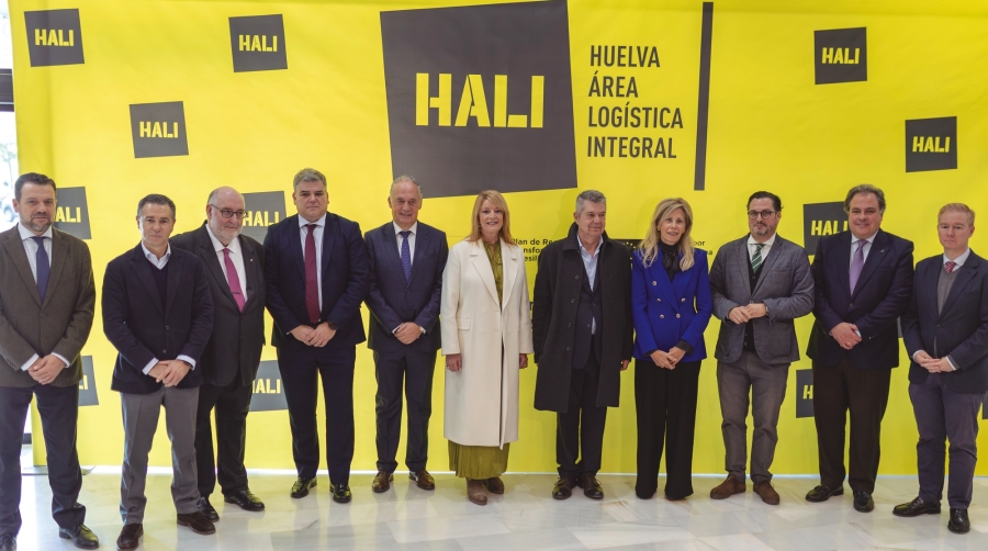 Miguel Ángel Fernández, presidente de HALI y gerente de Bilbaotruck (quinto dcha.), con la alcaldesa de Huelva, Pilar Miranda (centro), y autoridades como Alfonso Peña, director AP de Huelva (cuarto izq.); María José Rico, subdelegada del Gobierno en Huelva (cuarta dcha.) o Ramón Vázquez, presidente de ACTE (tercero izq.).