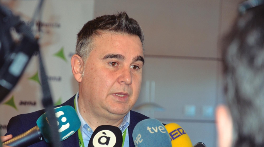 Antonio García, director del Aeropuerto de Valencia, en su primer encuentro con los medios valencianos. Foto R. Tárrega.