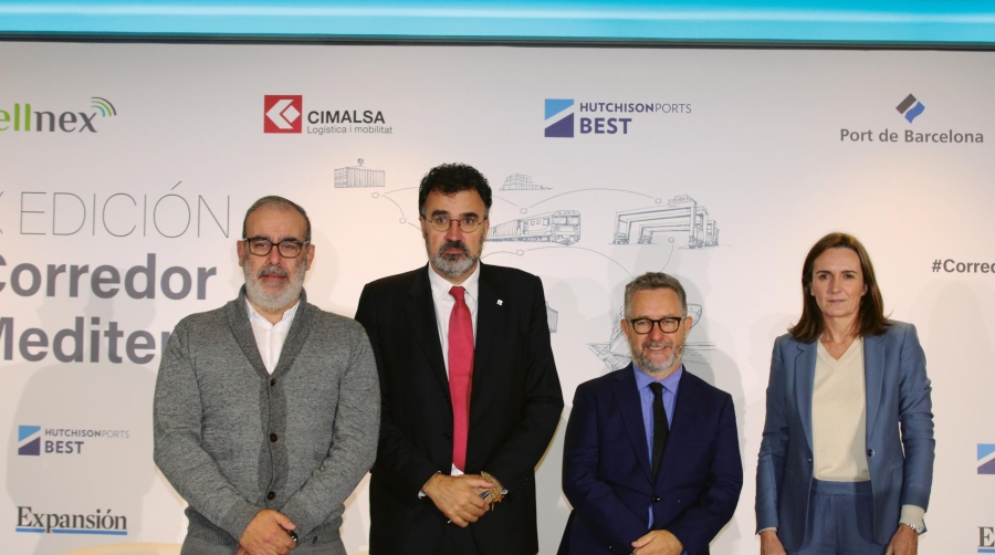 Carlos Morán, moderador; Lluís Salvadó, presidente de Port de Barcelona; Saül Garreta, presidente de Port Tarragona; e Idoia Galindo, CEO de Transfesa. Foto M.V.