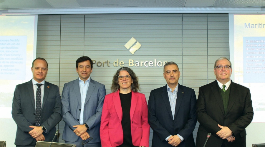 Javier Cervera, responsable de transición energética de Balearia; Miguel Pardo, director de relaciones institucionales de Grimaldi; Silvia Oltra HSSE Manager South West Europe and Maghreb de Maersk; Salva Richart, branch manager en MSC y Jordi Trius, presidente de la Asociació d’Agents Consignatais de Vaixells de Barcelona. Foto: J.P.