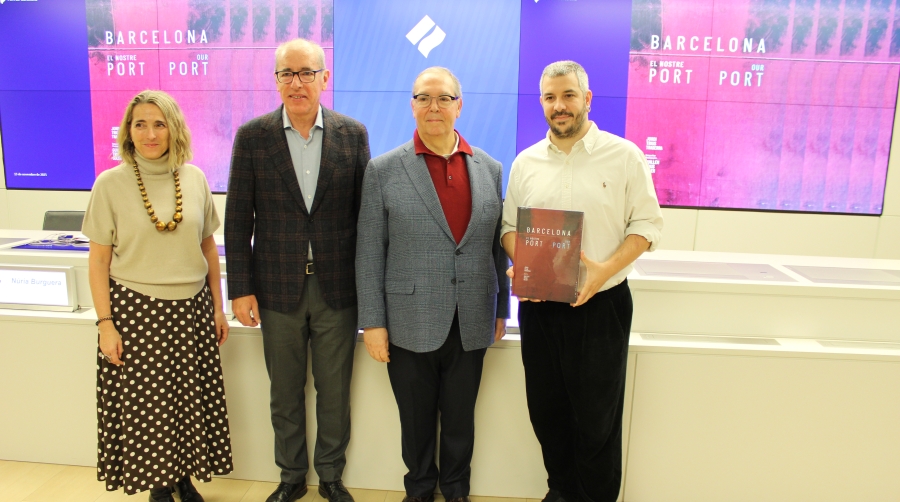 Núria Burguera, directora de Comunicación de Port de Barcelona; José Alberto Carbonell, presidente de Port de Barcelona; y Jordi y Guillem Trius, coautores del libro ‘Barcelona, el nostre Port’. Foto M.V.