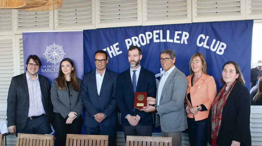 De izquierda a derecha: José Ramírez-Rivera, del consulado de Estados Unidos, Ingrid Boqué, directora de relaciones institucionales de Port de Barcelona, Àlex Garcia, director general de Port de Barcelona, el secretario general de Transportes Aéreo y Marítimo, Benito Núñez, Anna Mestre, de Mestre Abogados, y Eulàlia D’Ortadó, del consulado de Estados Unidos.