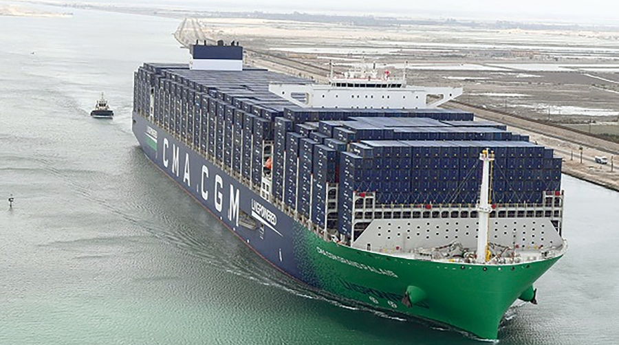 Las navieras están devolviendo algunos servicios al Canal de Suez.