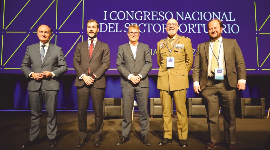 Gerardo Landaluce, presidente de la Autoridad Portuaria de la Bahía de Algeciras; Benito Núñez, secretario general de Transportes Aéreo y Marítimo; Miguel Otero, investigador principal en el Real Instituto Elcano; Miguel Ballenilla, teniente general y director del Centro Superior de Estudios de la Defensa Nacional (CESEDEN); y Pablo Conde, director general de Desarrollo de Negocio Internacional de ICEX. Foto R. T.