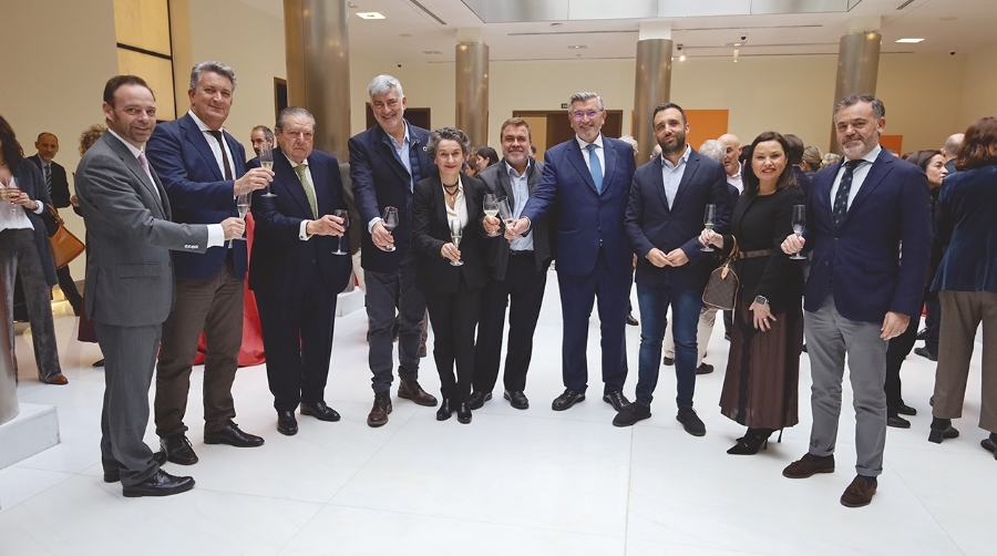 Alfredo Soler, Vicente Martínez, Vicente Boluda, Francisco Prado, Mar Chao, Ernesto Peris, Carlos Prades, Darío Moreno, Cristina Plumed, y José Luis Díez. Foto R. T.