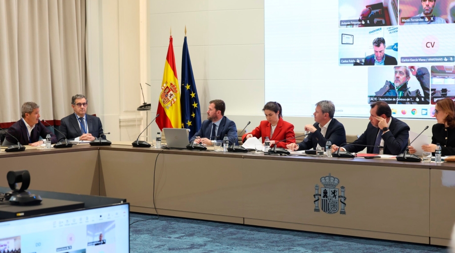 El CNTC reclama descuentos de 25 céntimos por litro y ayudas de 1.500 euros por camión