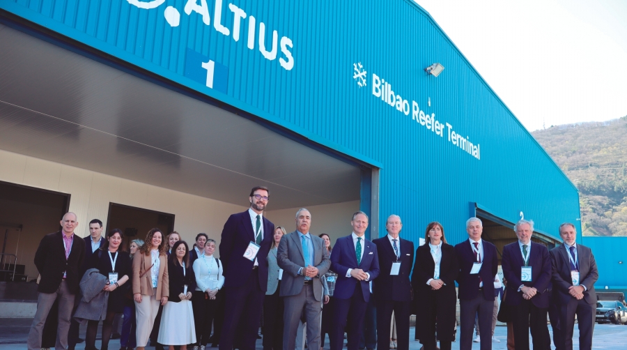 En la inauguración han participado (de izquierda a derecha): Pablo Bilbao, presidente de Progeco; Jimmy Jaber, presidente de UniportBilbao; Iván Jiménez, presidente de la Autoridad Portuaria de Bilbao; Eduardo Davila, presidente del Grupo Davila y de Altius; Karmele Ugalde, directora de Altius en Bilbao; Juanjo Pérez, director de Progeco Bilbao; Jaime García Mouriño, CEO de Altius; Mike Jauregui, Overseas Network Director de Altius. Foto J.P.