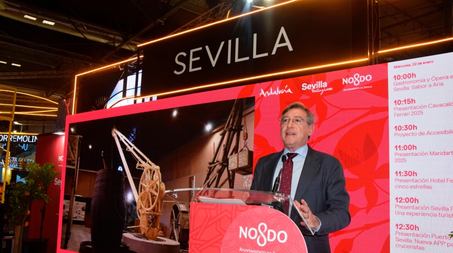 Rafael Carmona, presidente de la AP de Sevilla, en Fitur.