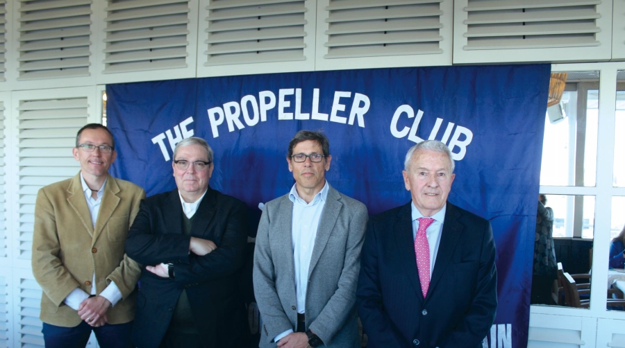 De izquierda a derecha: Santiago Gómez, de Solport; Jordi Trius, de Noatum; Gonzalo Sanchís, presidente del Propeller Barcelona; y Agustín Olega, de DHL Supply Chain. Foto: JCS