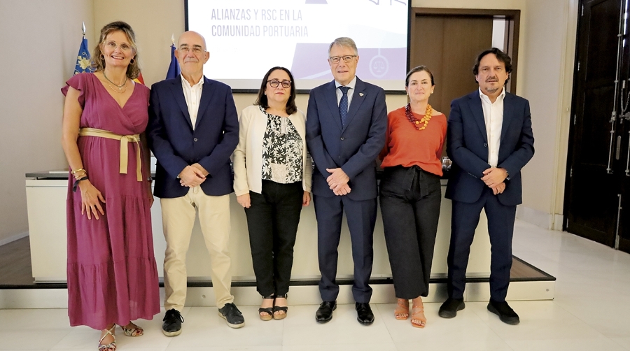 Isabel Roser, coordinadora de Desarrollo Corporativo Local del Pacto Mundial de la ONU España; Pedro Coca, presidente de la Fundación Étnor; Pilar Blaya, Pilar Blaya, directora de Capital Humano y RSC de la Fundación Valenciaport; Gerardo Vangioni, presidente en España de Naves de Esperanza-Merci Ships; Marta Villalonga, jefa de Gabinete de Presidencia de la Autoridad Portuaria de Valencia; y Antonio Torregrosa, director general de la Fundación Valenciaport. Foto R. T.
