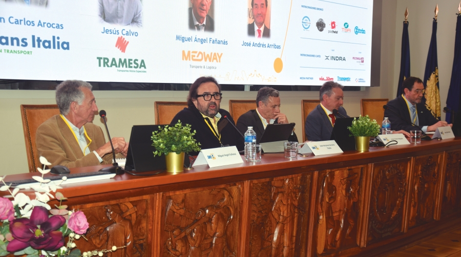 De izquierda a derecha, Miguel Ángel Fañanás (Medway), José Antonio Ferreira Dapía (Ferreira Dapía), Jesús Calvo (Tramesa), Juan Carlos Arocas (Trans Italia) y José Andrés Arribas (Faprove), ayer en el III Congreso de la AET. Foto M.J.