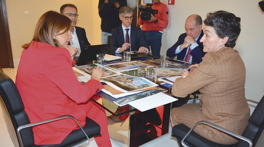 La comisión interadministrativa formada por la Autoridad Portuaria de Valencia y el Ayuntamiento de Valencia ha celebrado su primera reunión hoy. Foto J.C.P.
