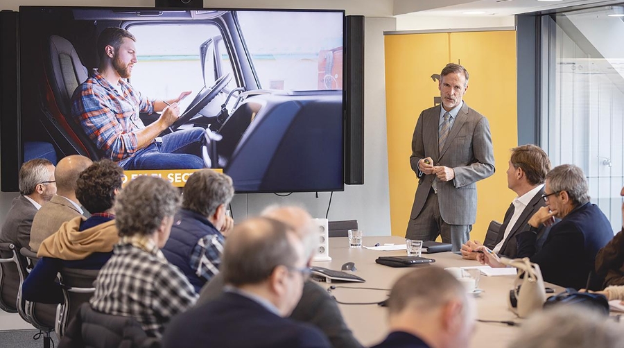 Presentación del estudio “Retos actuales del transporte por carretera: seguridad, sostenibilidad y normativa”.