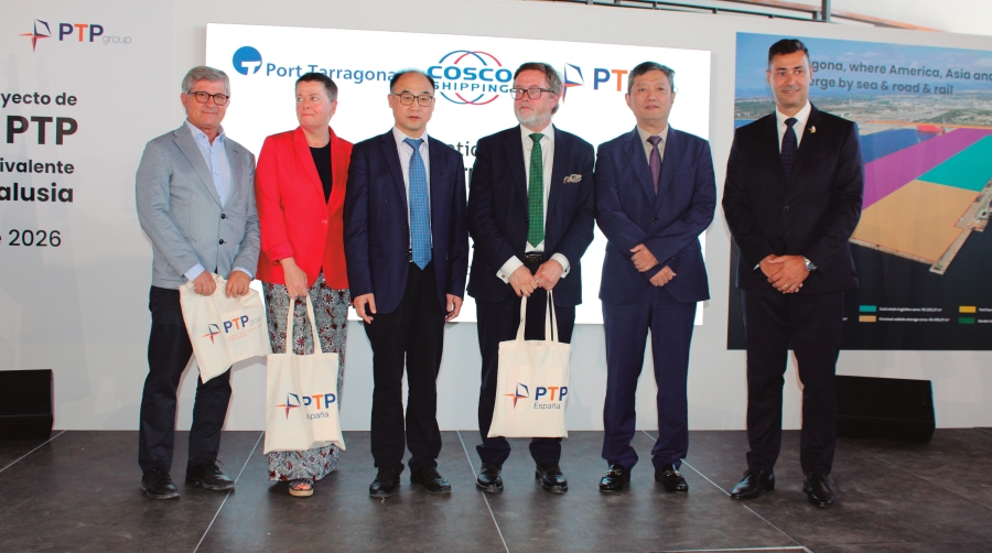 Josep Maria Maceira, director de Port Tarragona; Genoveva Climent, directora Comercial de Port Tarragona; Lin Feng, director financiero de COSCO Shipping Bulk; Santiago Castellà, presidente de Port Tarragona; Zhu Tao, president de COSCO Shipping Ports; y Guillermo Misiano, CEO de PTP Group. Foto M.V.