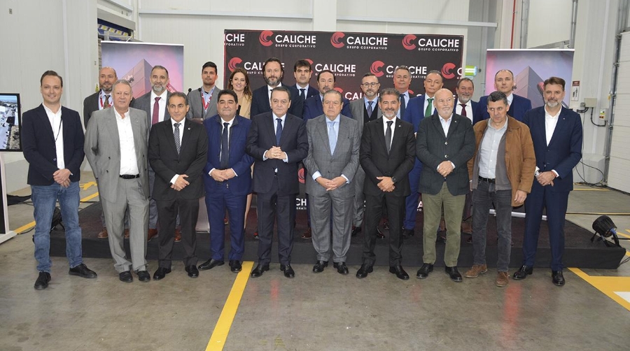 La inauguración de la nueva plataforma del Grupo Caliche ha congregado a representantes empresariales, clientes, colaboradores y a la cúpula directiva de la compañía. Foto: Raúl Tárrega.