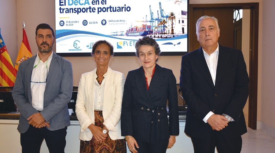 Víctor González, presidente de Fenatport; Nuria Lacaci, secretaria general de ACE; Mar Chao, presidenta de la Autoridad Portuaria de Valencia y Carlos García, secretario general de FVET. Foto J.C.P.