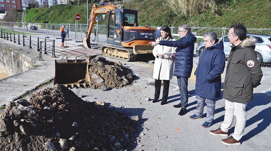Un momento de la visita al inicio de las obras.