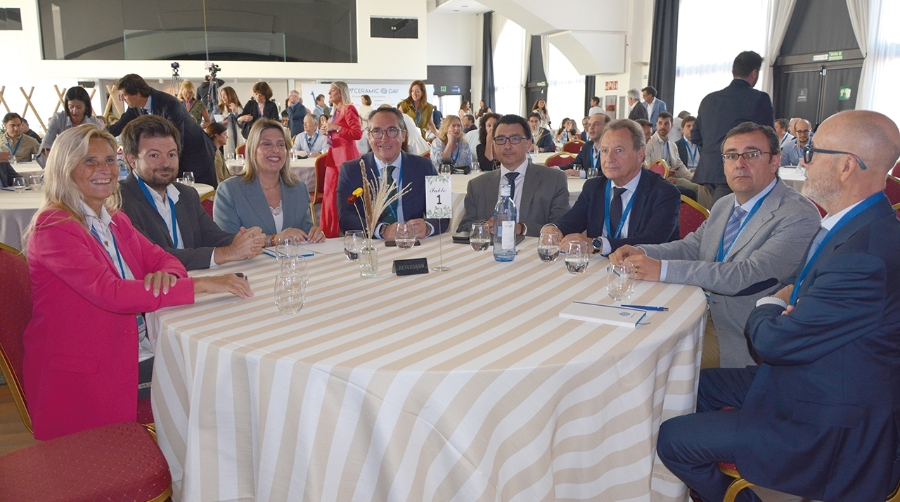 Rubén Ibáñez: “Queremos que la cerámica use más PortCastelló para su exportación”