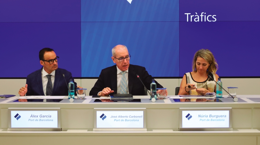 Àlex Garcia, director general de Port de Barcelona, José Alberto Carbonell, presidente, Núria Burguera, directora de comunicación. Foto J.M.