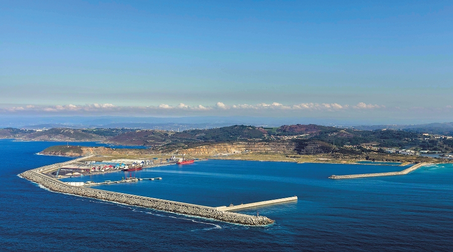 Los puertos españoles aceleran su apuesta por la eólica marina