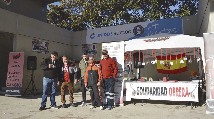 Los estibadores valencianos exhiben sus propuestas durante la campa&ntilde;a electoral