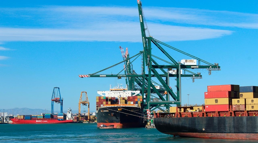Por los muelles del Puerto de Valencia han pasado más de 4,25 millones de toneladas de productos asociados a la cerámica.