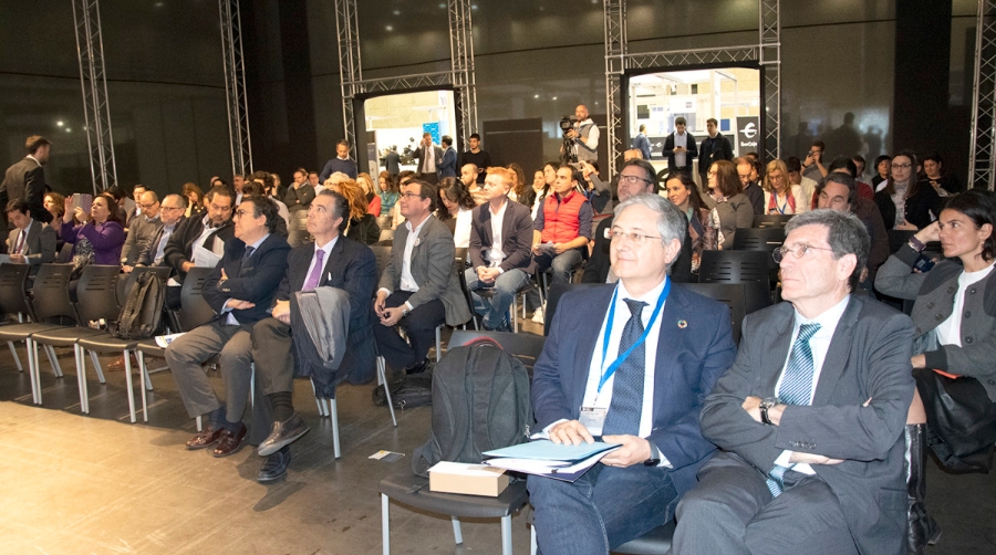 Valenciaport se embarca en dos proyectos para avanzar en la electrificaci&oacute;n de los muelles