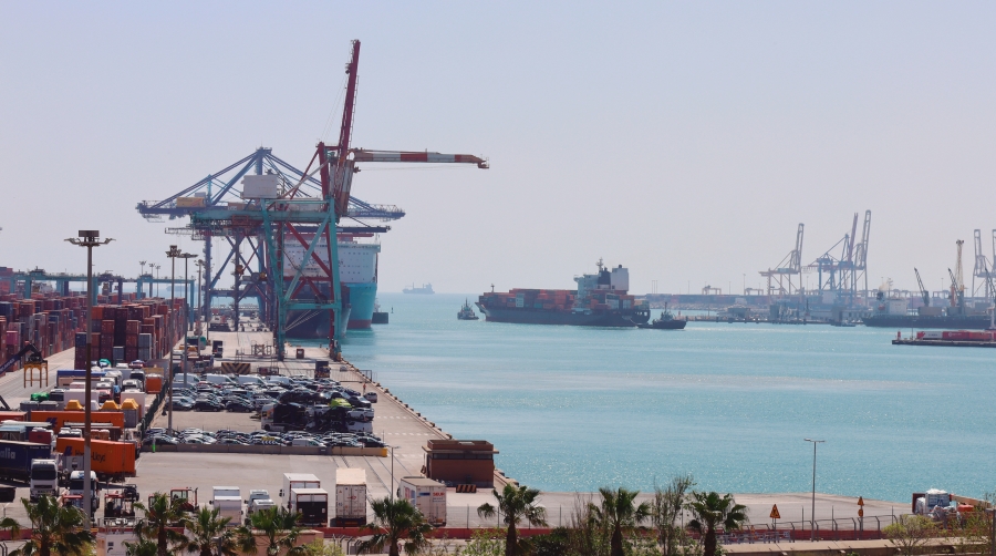 La APV busca aumentar la eficiencia en la gestión del tráfico marítimo en el Puerto de Valencia. Foto R. T.