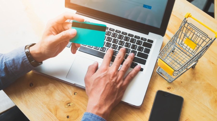 Según el estudio de idealo.es, las tiendas online pequeñas y menos conocidas ganan popularidad: al menos el 50 % de los encuestados suele recurrir a ellas para ahorrar dinero.