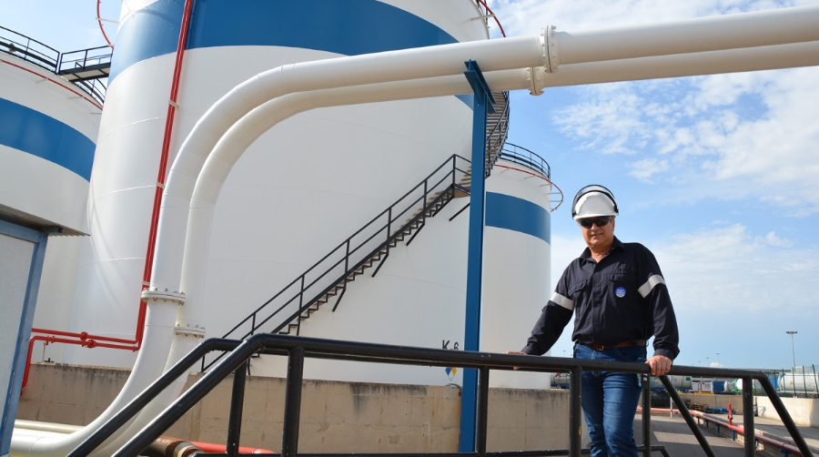 Javier Ares, director de la terminal de TEPSA en el puerto de Valencia. Foto: Ra&uacute;l T&aacute;rrega.