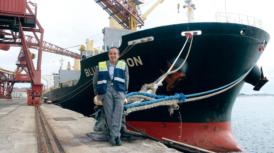 Andr&eacute;s G&oacute;mez Bueno, en la Terminal de Graneles Agroalimentarios de Santander (TASA), referente en eficiencia desde su puesta en marcha en 2012. Foto J.P.