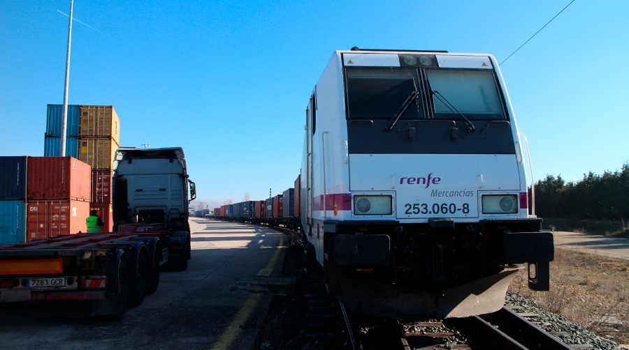 Renfe Mercancías se mantiene en mínimos históricos. Foto M.J.