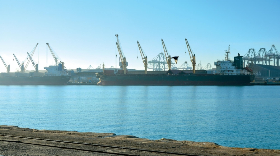 El Muelle Sur del Puerto de Valencia consiste básicamente en un tablero de hormigón armado cimentado sobre pilotes.