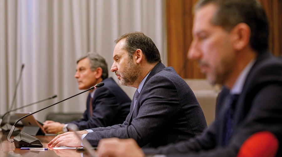 Jos&eacute; Lu&iacute;s &Aacute;balos, ministro de Transportes, Movilidad y Agenda Urbana, ante la Comisi&oacute;n de Transportes del Congreso.
