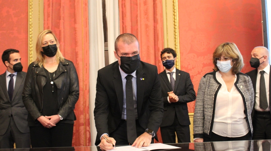 Los puertos de Barcelona y Tarragona formalizan su entrada en el accionariado de TIM