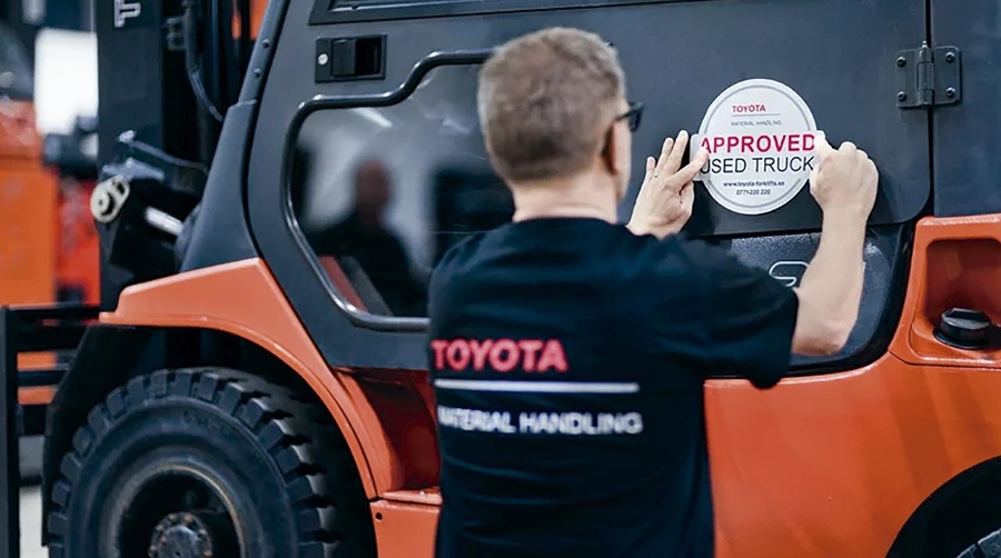 Toyota Material Handling ha llevado al sector de la manipulación de materiales al distrito de diseño de Tortona.