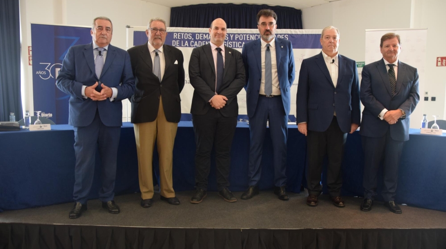 Emili Sanz, presidente de ATEIA-OLTRA Barcelona; Javier Vidal, presidente de la Asociación de Empresas Estibadoras de Barcelona; Miguel Jiménez, director de Diario del Puerto; Lluís Salvadó, presidente de Port de Barcelona; Jordi Trius, presidente de la Asociación de Agentes Consignatarios de Buques de Barcelona y Antonio Llobet, presidente del Colegio de Agentes de Aduanas de Barcelona. Foto: Raúl Tárrega.