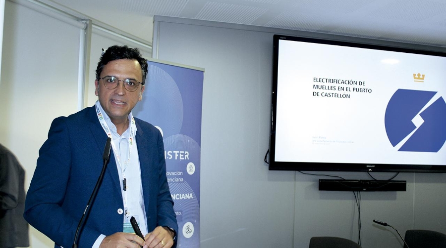 Juan Pérez, jefe de Proyectos y Obras de la Autoridad Portuaria de Castellón, ha anunciado los planes de electrificación de la entidad. Foto: J.C.P.