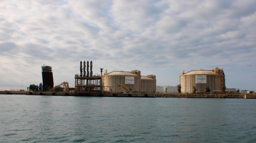 Ecoenergies aprovechará el frío generado por el GNL en la planta de Enagas en el Port de Barcelona