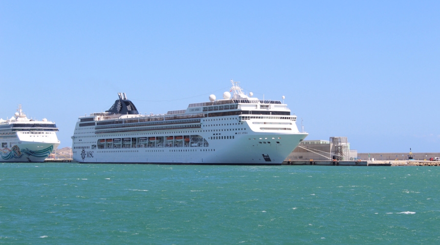 La Autoridad Portuaria de Alicante colaborar&aacute;n con las instituciones de la provincia para potenciar el tr&aacute;fico de cruceros.