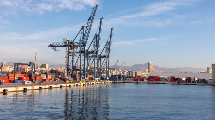 El Puerto de Alicante afianza su crecimiento gracias a los contenedores, los graneles sólidos y al tráfico Ro-ro